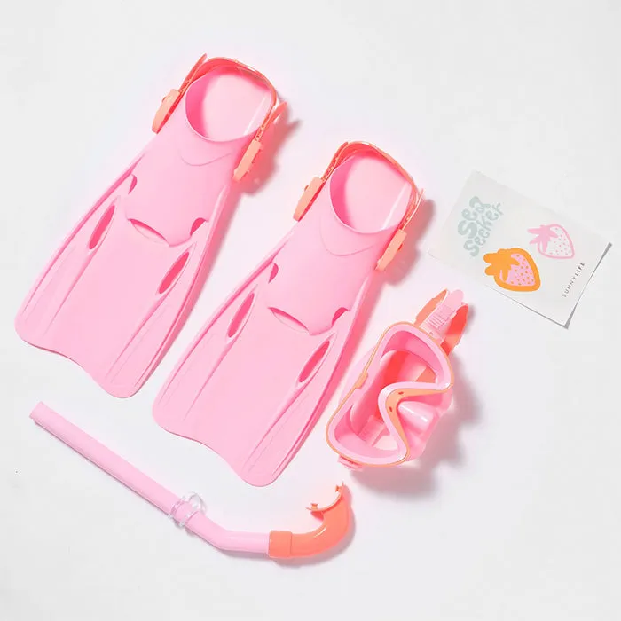 Strawberry Child Dive Set in Medium by Sunnylife